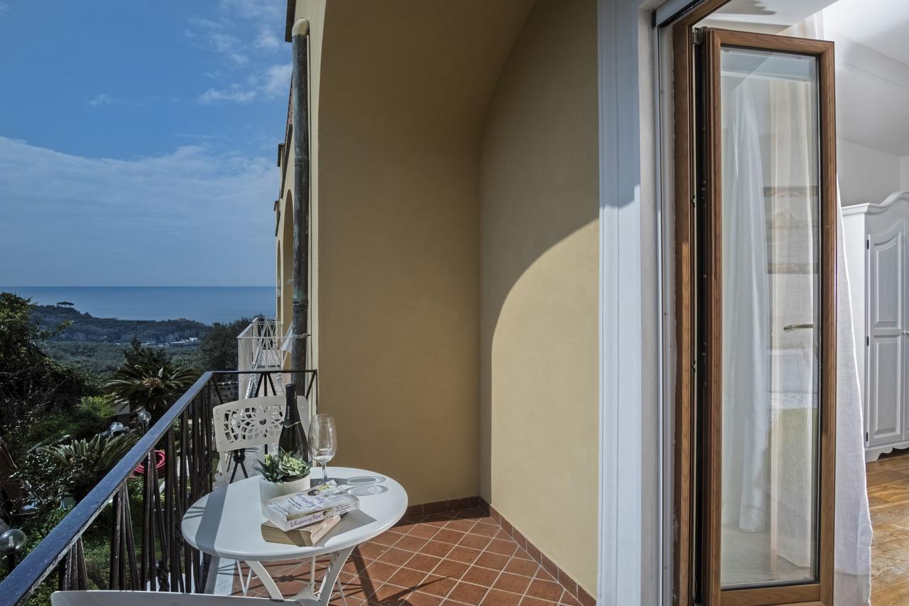 Faraglioni Di Sorrento Guesthouse ภายนอก รูปภาพ