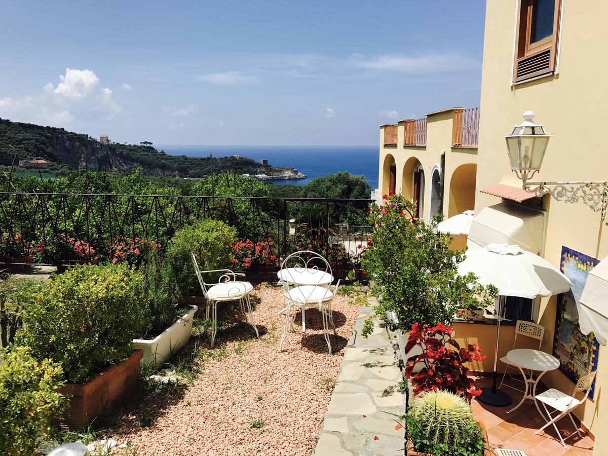 Faraglioni Di Sorrento Guesthouse ภายนอก รูปภาพ